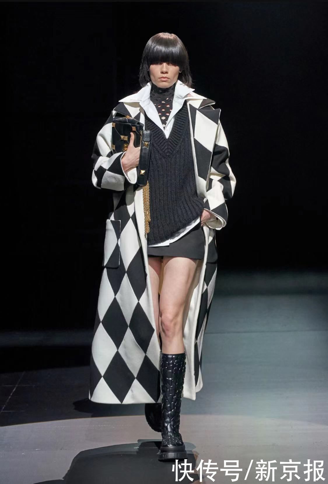 跟着米兰时装周学穿衣——华丽大地、浪漫复古、未来黑白