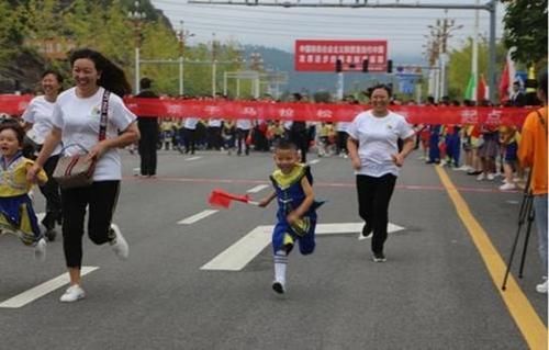 幼儿园究竟是帮忙带娃，还是给家长增加工作量？不要本末倒置了！