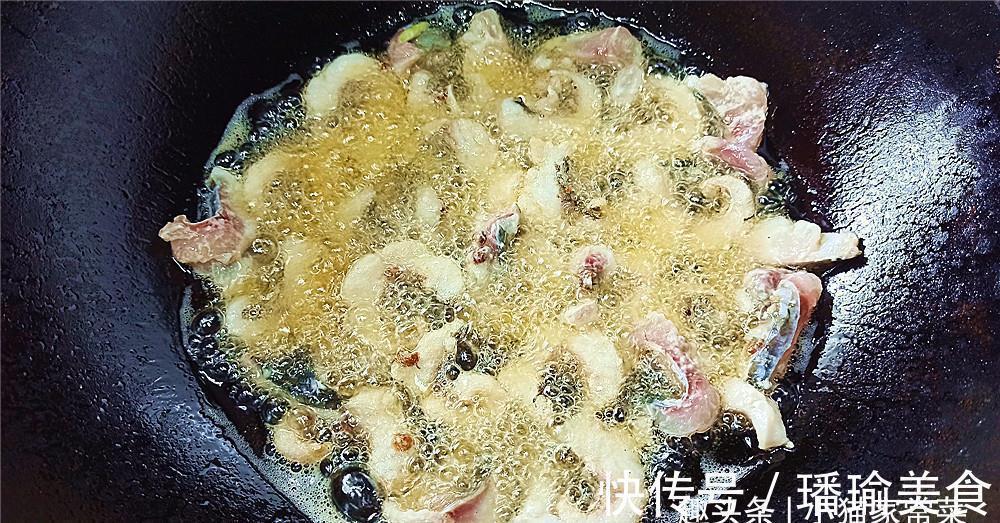 这条草鱼二十元,把它做成“酒鬼鱼”,麻辣鲜香,不错的下酒菜