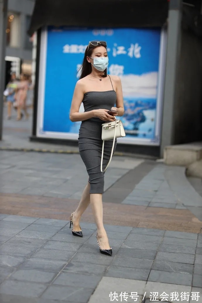 身材 街拍款款走来,身材好的性感美女