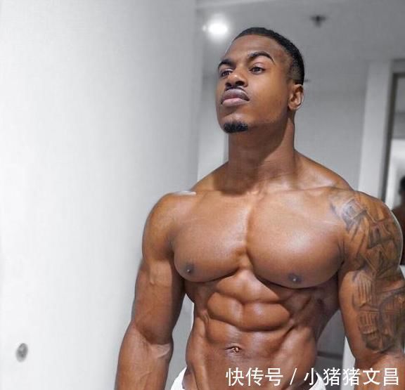 杠铃|一直卧推胸肌还不长?5个错误让你白练!学会方法练出宽厚胸肌!