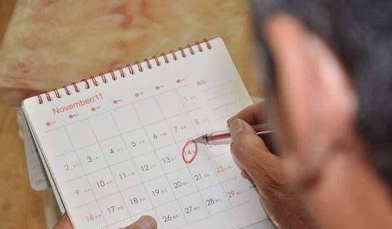 产妇|怀孕43周却没生下孩子,产科医生检查后,斥责产妇太无知