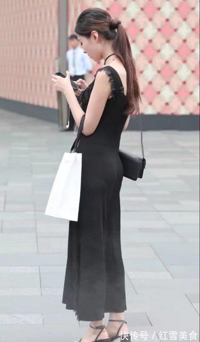 小妹妹 再看连体裤, 无论方便与否, 穿上都完事