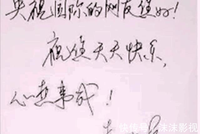 说法度$李瑞英“爬藤体”书法引争议,线条绵软羸弱,网友:字反其人