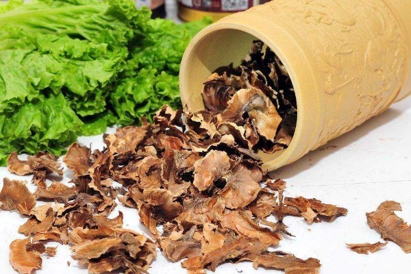 核桃|核桃中的分心木竟然是宝,用来泡水喝有4个功效,男人女人都需要