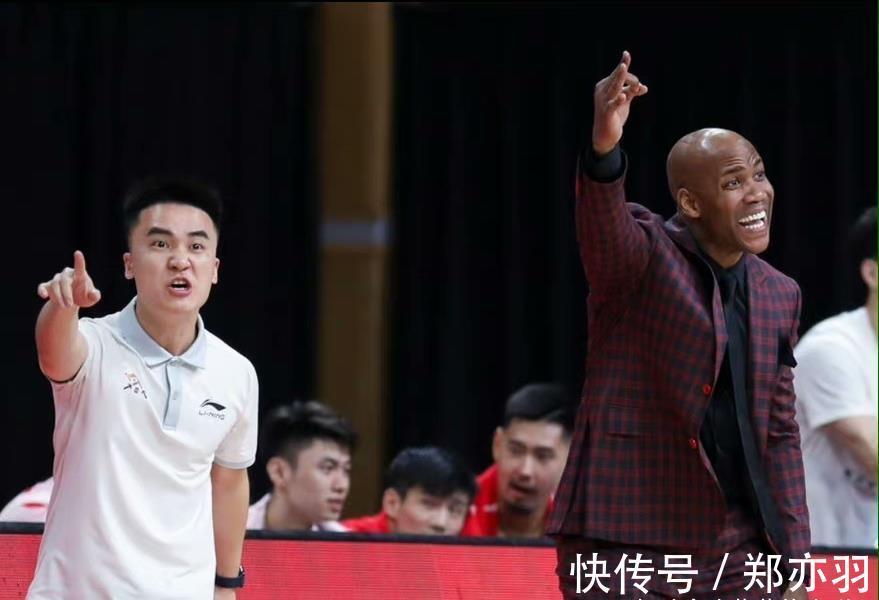 广厦|砸人饭碗!北控新星遭肘击头部出现5处伤病,大V力挺,马布里怒了