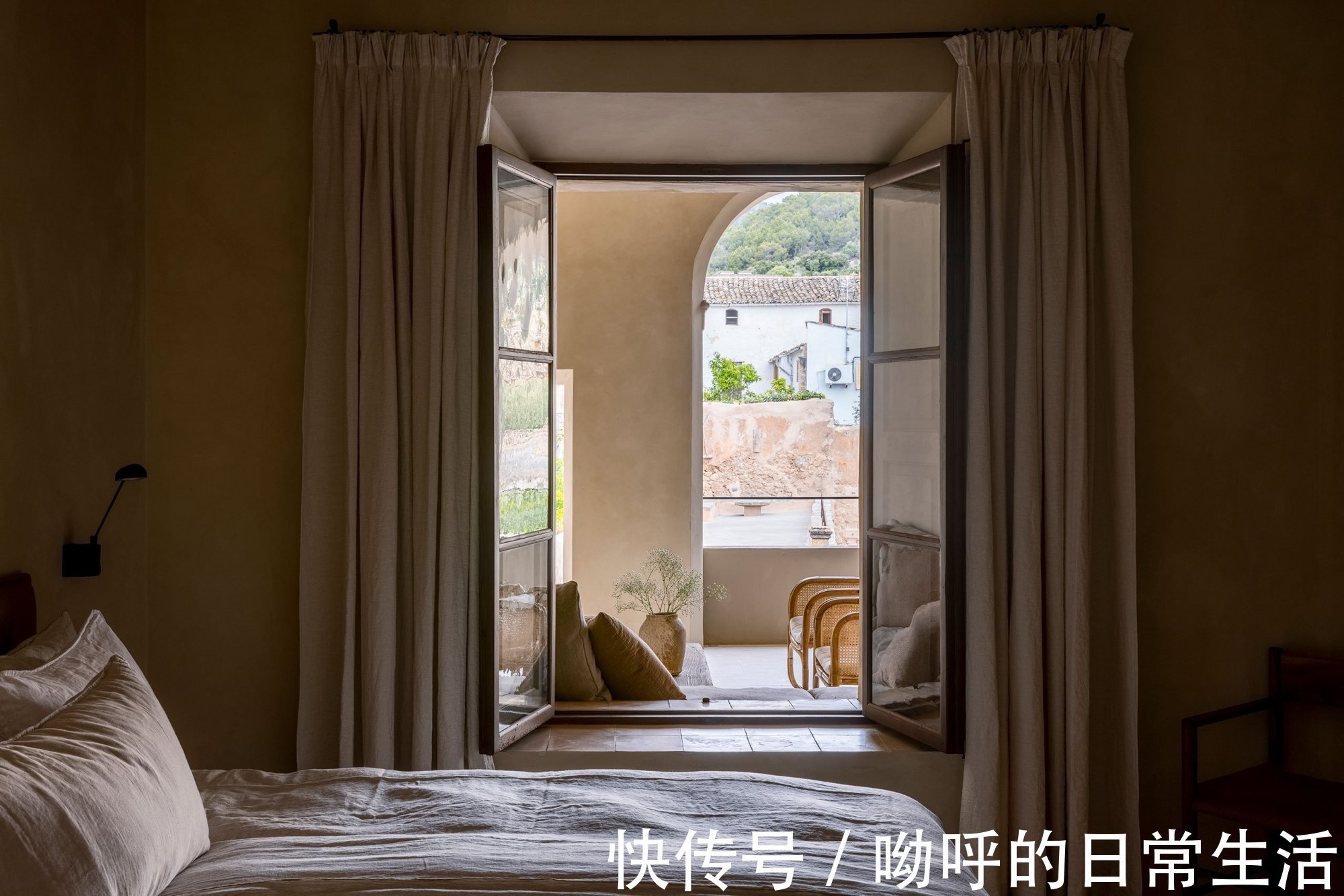 极简主义|百年老宅改造,联排别墅尽显自然极简主义美学