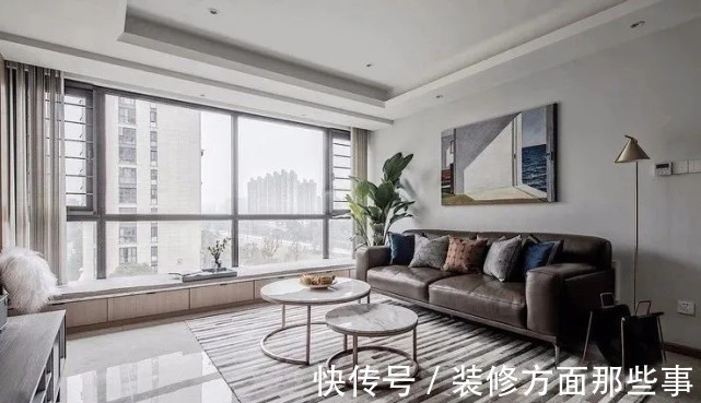 一家人|143平现代风四居室，一家人在客厅和谐互动，真的超级有爱