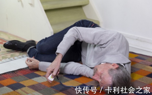 晕倒|男子走在路上突然晕倒！这3种食物竟是高血压的“罪魁祸首”