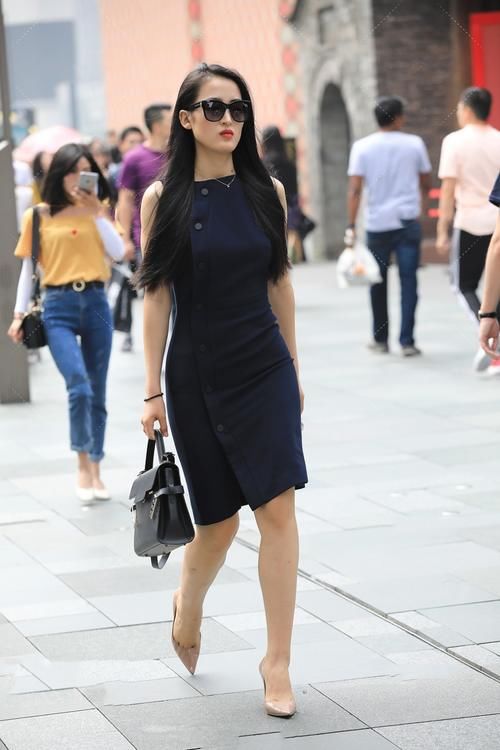 什么样的连衣裙优雅大气，时尚简约，快来看看这套穿搭吧！