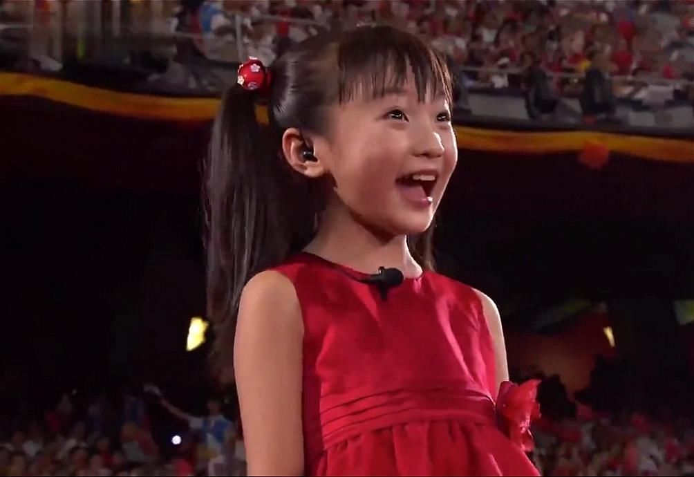 林妙可21岁了,谁还记得当年的一介P夫?