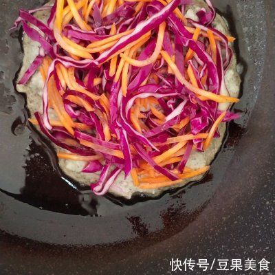 紫甘蓝丝|今晚花10分钟做好豆渣鸡蛋蔬菜饼，明天便当就吃它