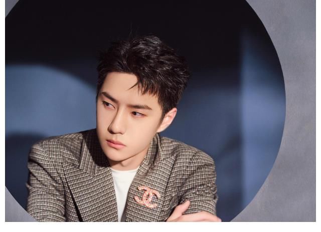 王一博|丁程鑫、王一博無證件，成湖南節目常駐主持，對比之下王源太清醒