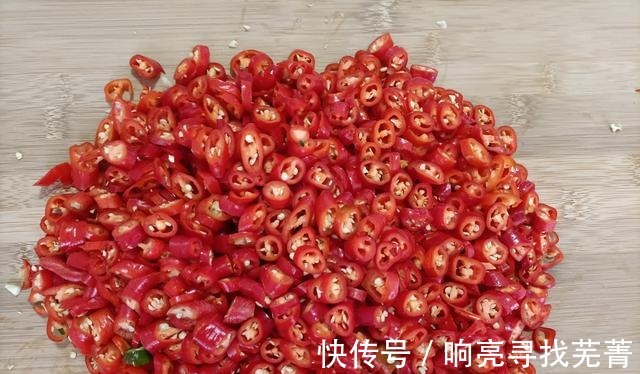 自制|秋天到了，辣椒成熟了，在家自制剁椒酱，比买的更健康美味！