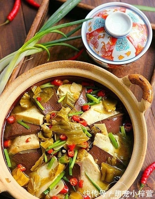 天冷时，一定要吃这一锅，酸爽开胃，没放肉，却比肉还好吃