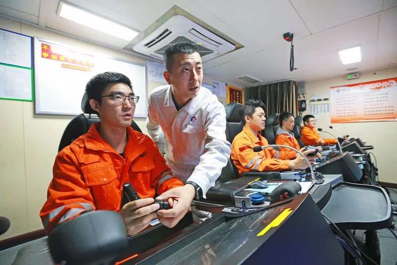 韩超:“深海宇航员”挺进“超深水”大气田