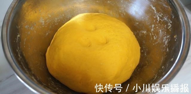 我家三天两头吃南瓜,这做法特别受欢迎,一出锅就吃了快10个