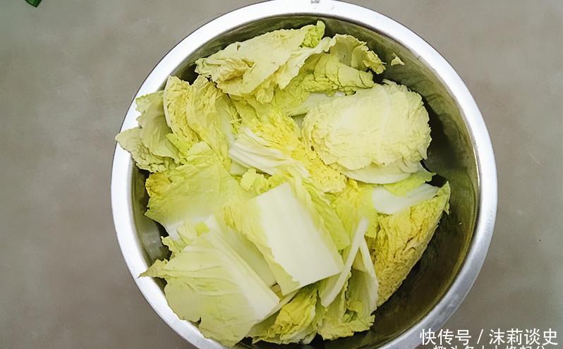 天凉时,炖一锅白菜丸子粉丝汤吧,温暖又开胃