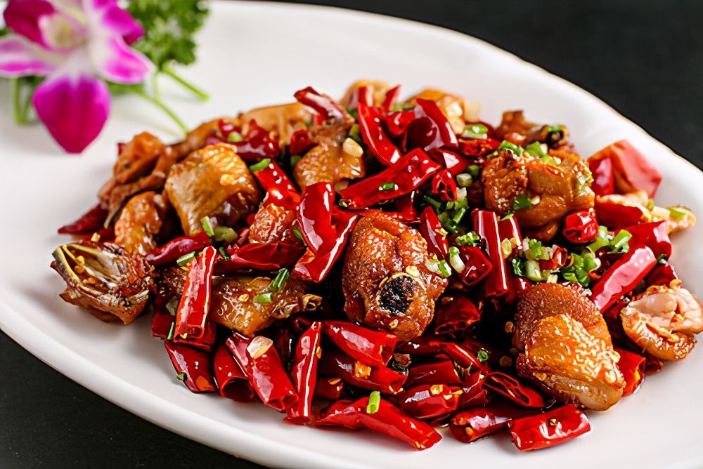 辣子鸡丁，用鸡腿还是鸡胸？教你正确做法，鸡丁嫩滑好吃不发柴