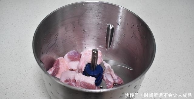 春天用这三种食材做饺子馅,鲜美汁多味道超赞,蒸饺煎饺都很好吃