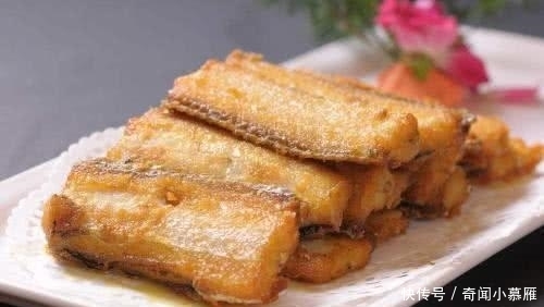 炸带鱼应该怎么做?不要再裹面糊了,这样做更好吃!