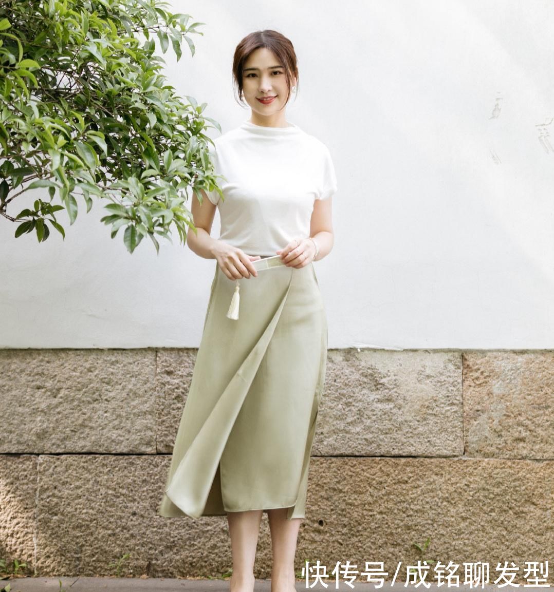 夏日|奔四女人的优雅穿搭，清新简约的搭配精致又减龄，显身材更显气质
