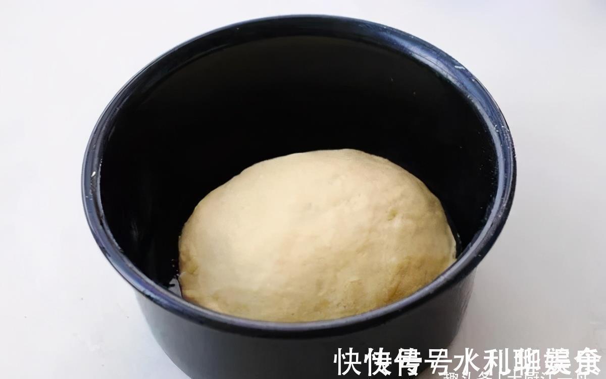 把玉米面倒进牛奶里,瞬间变美食,我家一周吃5次都嫌少,真香