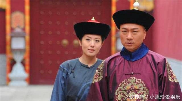 桌子|她是丫鬟，却能与慈禧太后同在一桌子吃饭，旁边嫔妃站着