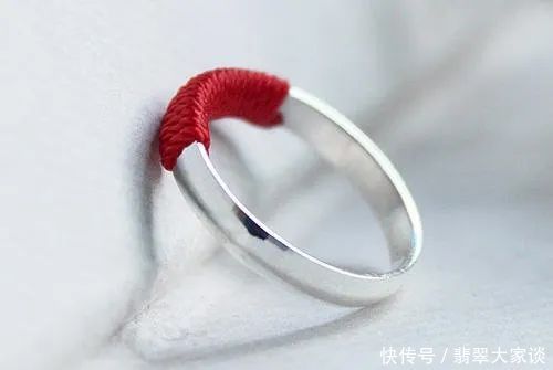 伤害性|翡翠知识详解：购买戒指除了材质和漂亮，还有一个更重要的因素！