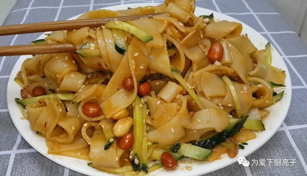 凉皮又出新吃法,不洗面不刷油,张张劲道不糟烂,学会都能开店了