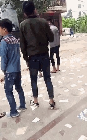 |搞笑GIF:发现武林高手了!这一脚让我从此踏上了不归路