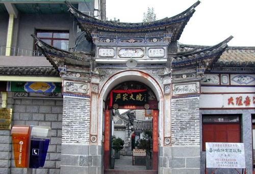 中年|云南一“巨富豪宅”,传说家中的钱堆成山,主人一生娶4个老婆