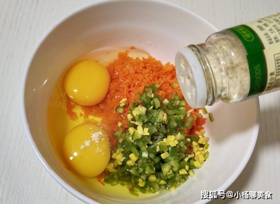 萝卜|胡萝卜别再炒着吃了，试试这样做，又香又嫩，上桌就抢光