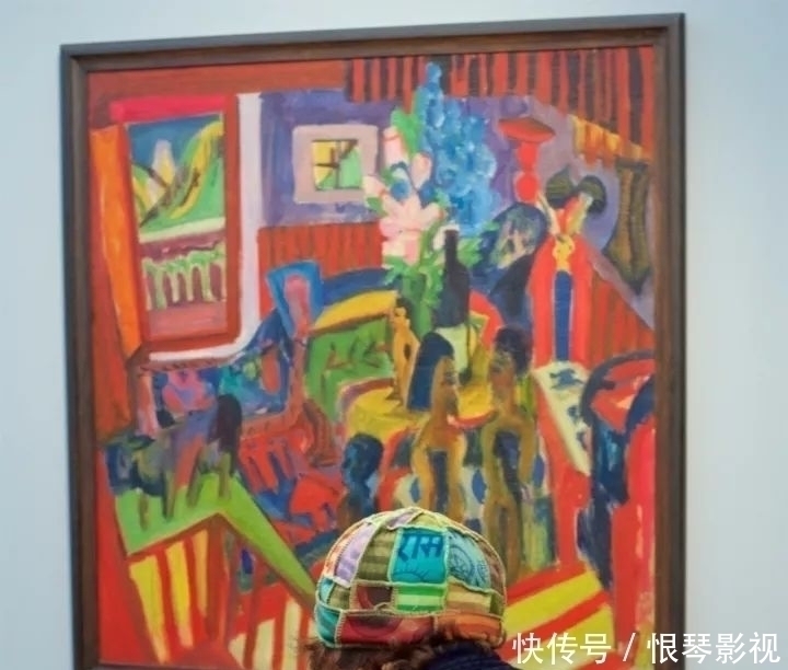 名画&他花2年时间,拍下1000个“撞衫”的人:撞衫不可怕,可怕的是……