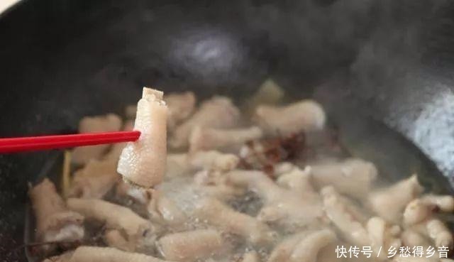 这菜道酸辣开胃,美白美颜,老公说这道菜真神奇