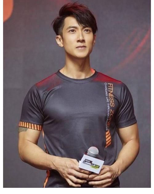 吳尊的生活也很節(jié)儉！豪華住宅自帶游泳池，室內(nèi)裝飾太奢華了