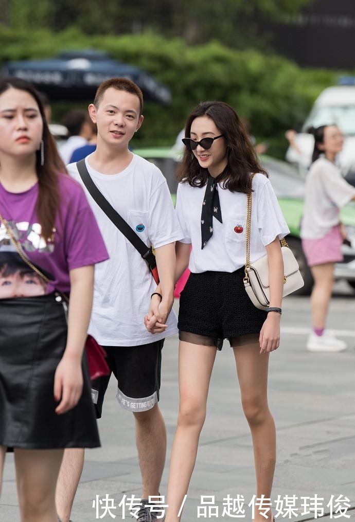 修身|时尚美女街拍:修身个性的,映衬女性的优雅气质!