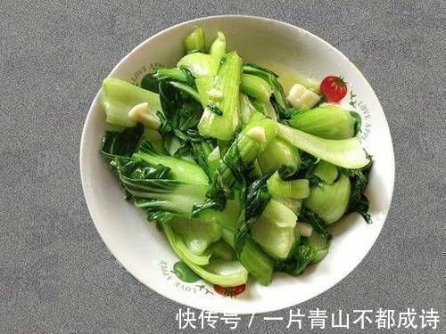 炒青菜时，直接下锅是不对的，大厨不懂这3个窍门，怪不得难吃