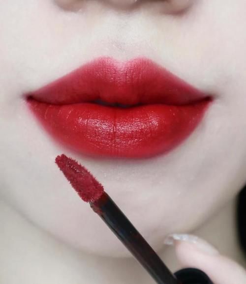 黄皮女人请记住：口红不用多，会选才重要