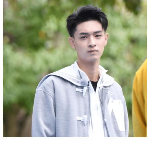 奔跑吧：沙溢請客，秦霄賢買單，白鹿發(fā)型亂了沒事，有顏值支撐