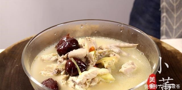 喜欢喝鸡汤的收藏了,这样做的鸡汤汤鲜味美,滋补养颜,值得收藏