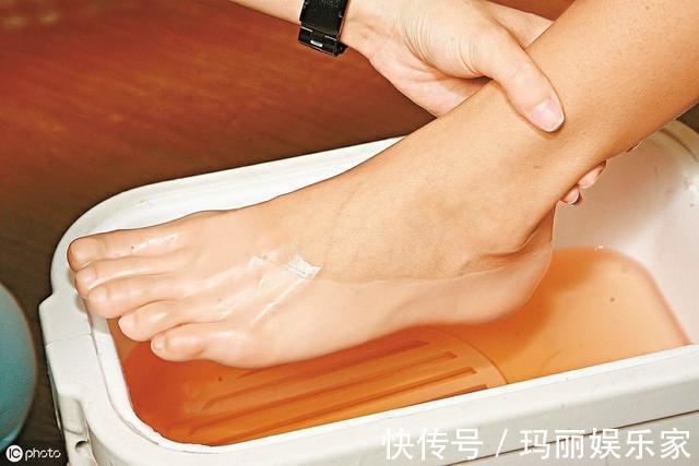水泡|夏天出汗后，手脚出现水泡是怎么回事不重视可能危害健康