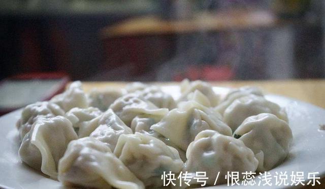 技巧|煮冻饺子，最忌开水下锅！记住3个技巧，爽滑筋道，不开裂不破皮