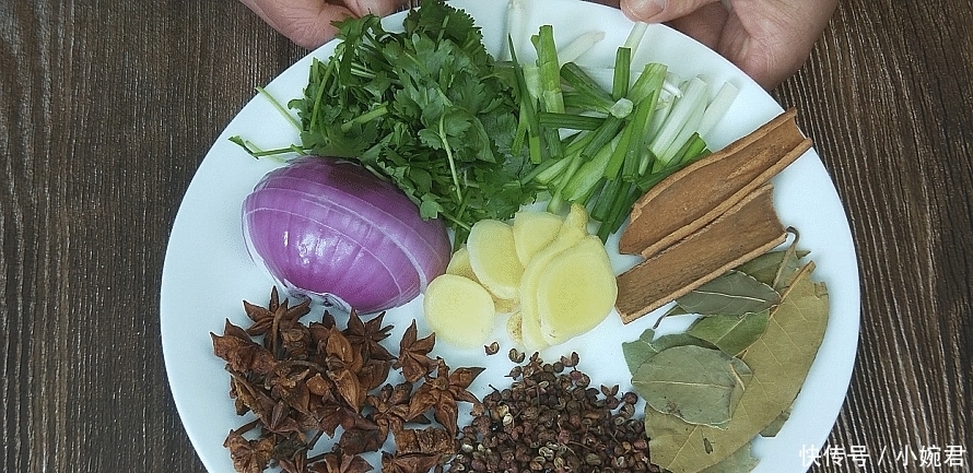 “万能的蒜蓉辣酱”,教你最正宗的做法,拌啥都好吃,实在太香了