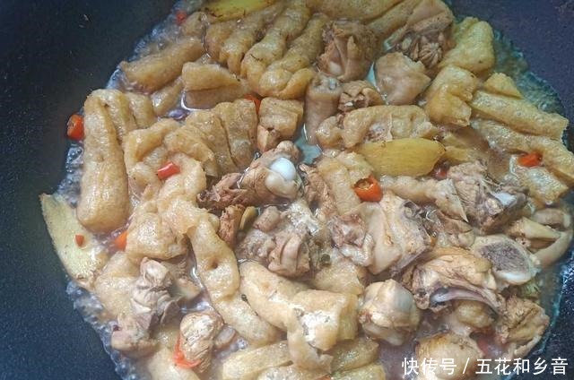 鸡肉|天冷了,就喜欢吃这一锅炖,不仅简单方便,吃起来美味又暖和