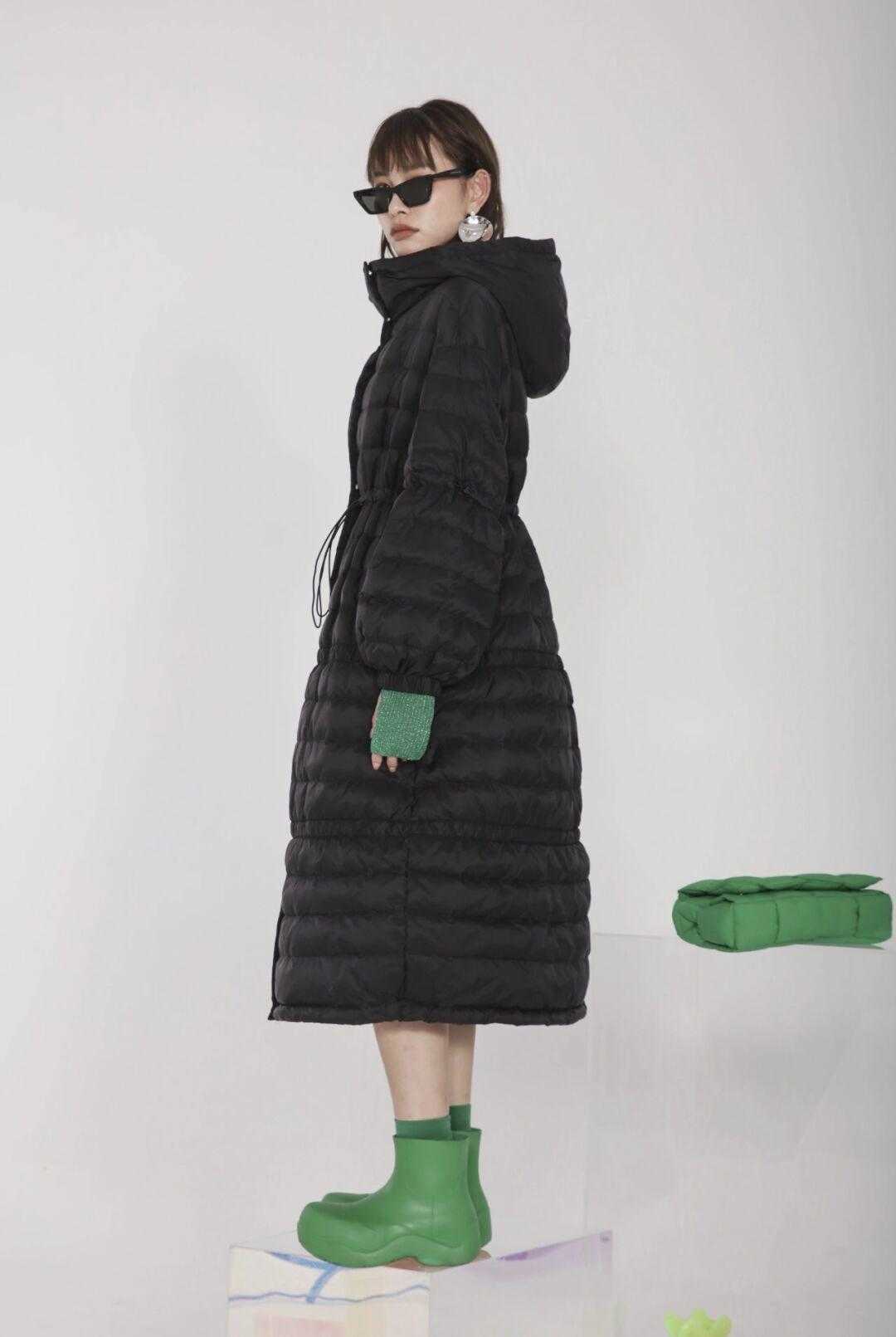 羽绒服 别再穿棉质连衣裙了!今年流行的“羽绒裙”,可以人手一件了