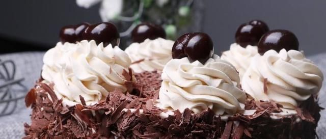 动手做|德国著名甜点黑森林蛋糕,自己也能动手做,快来看一看