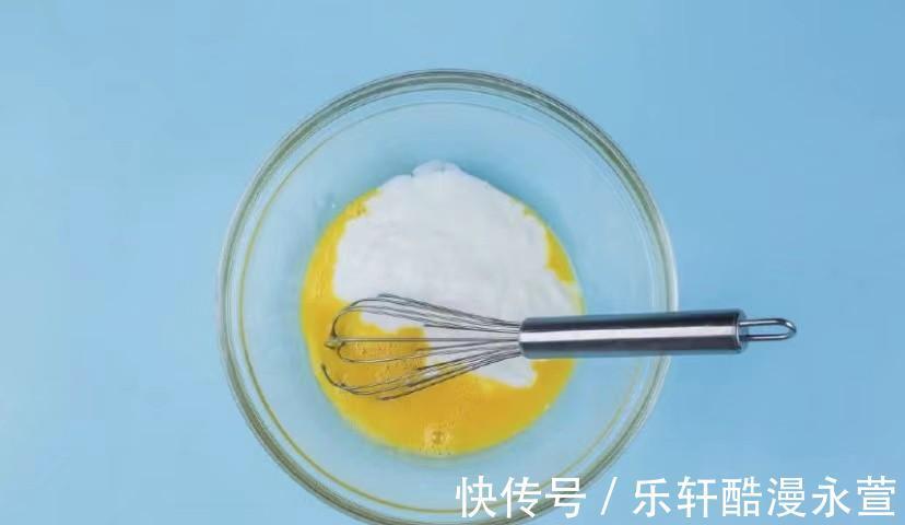 甜品控有口福了!像冰淇淋一样的柠檬酸奶蛋糕,自己在家就能做