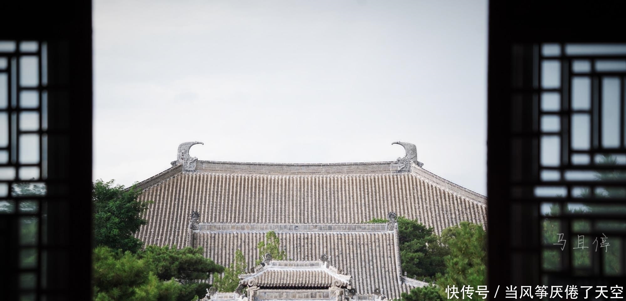 辽宁小城有一古寺, 经历五次大难千年不倒, 面阔九间为中国第一佛殿