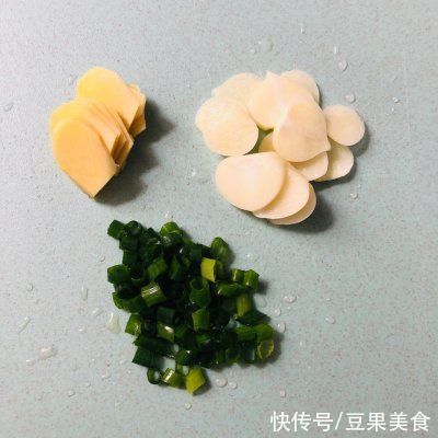 好吃|黑椒香辣鱿鱼须这样做也太好吃了，每天下饭都靠它